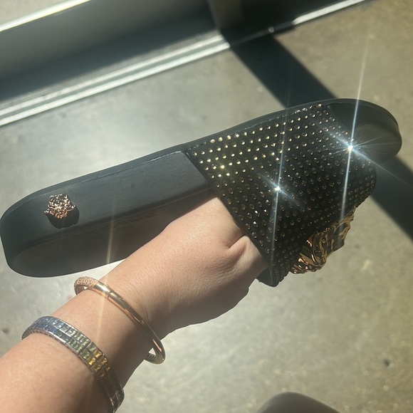 NWT Versace rubber pool slides La Medusa plaque crystal details rhinestone Italy - Picture 2 of 4